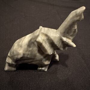 Elephant figurine hand carved in onyx stone - Vintage